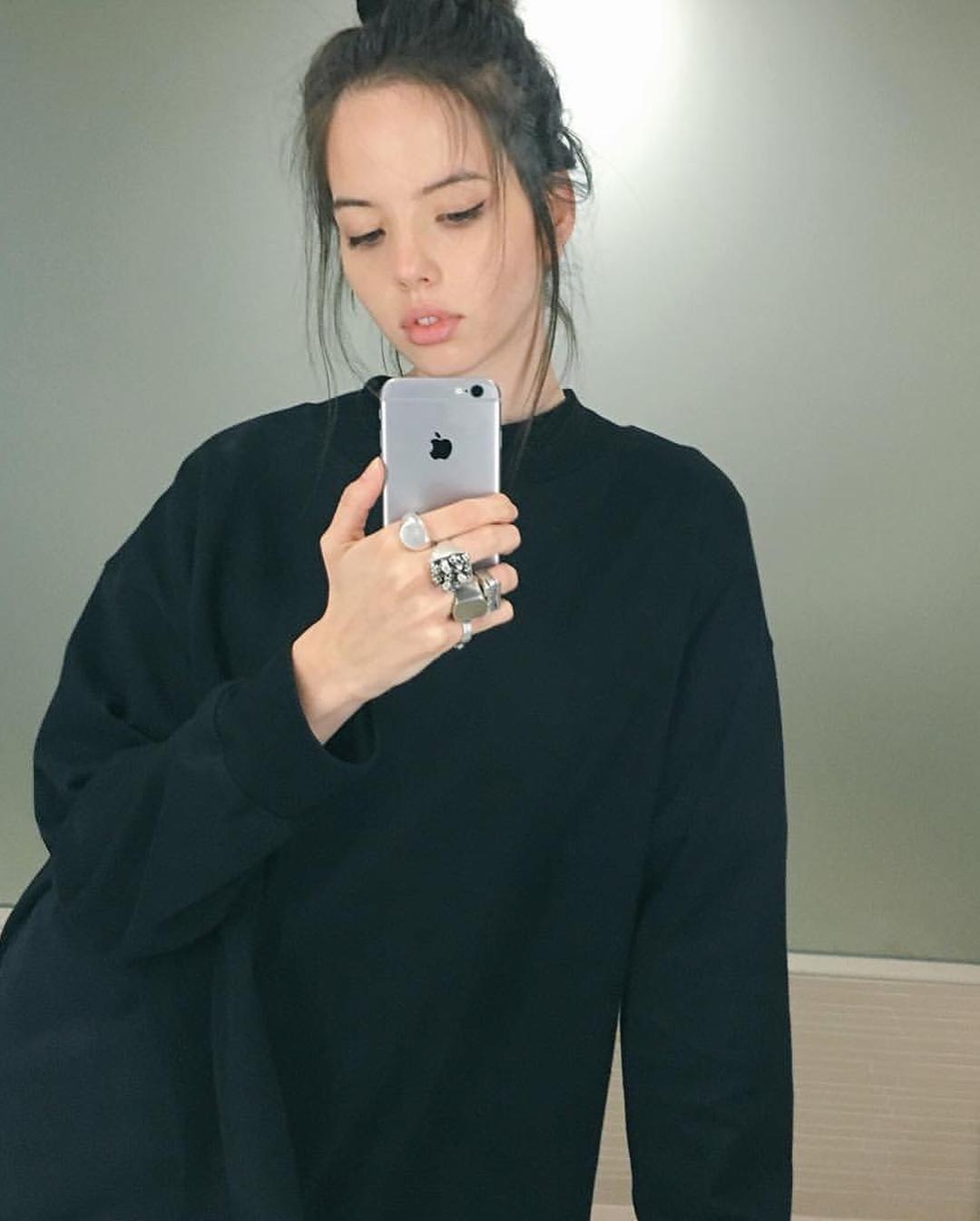 넘 예쁜 영스타일 아이콘 모델🖤
Adriana Mora 이미지4