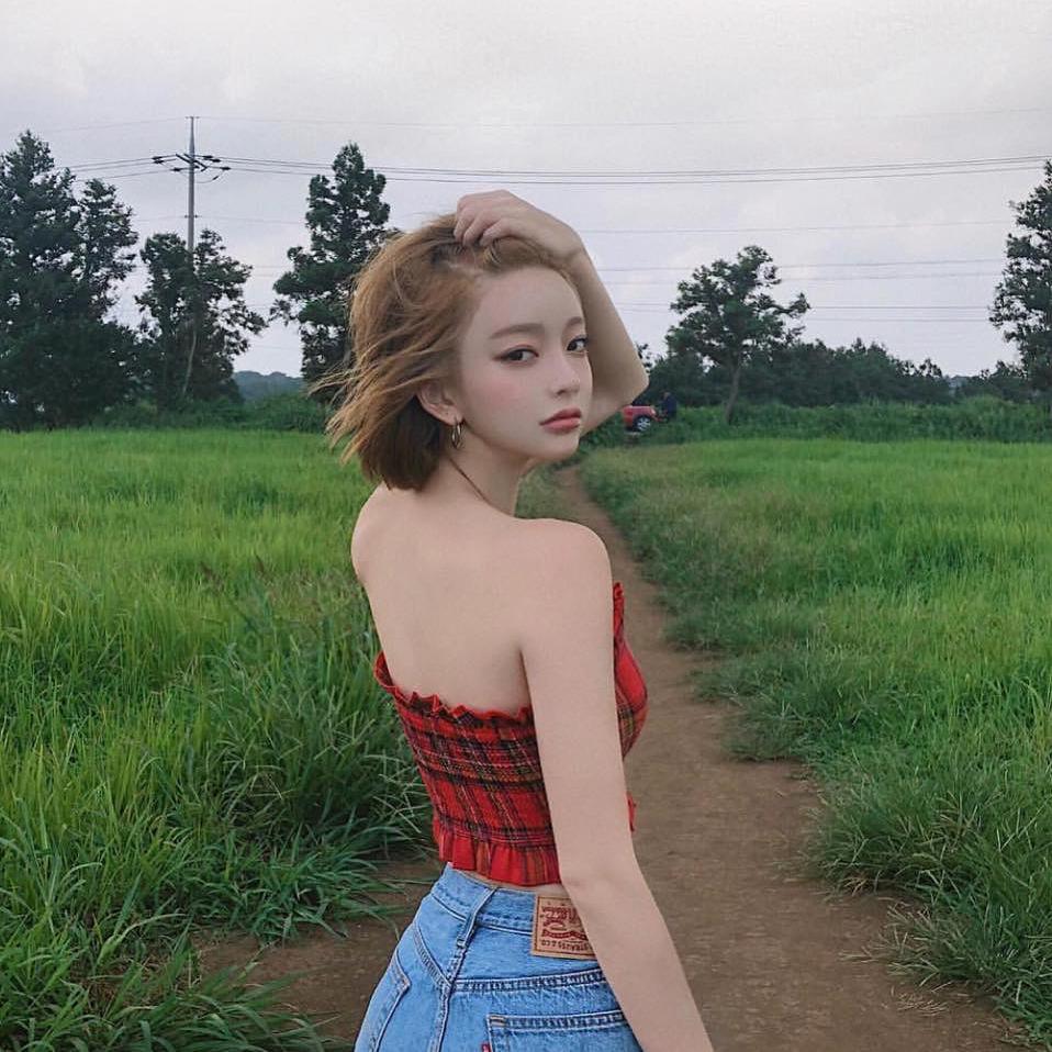 갈색 똑단발 여기요..💛강태리 이미지