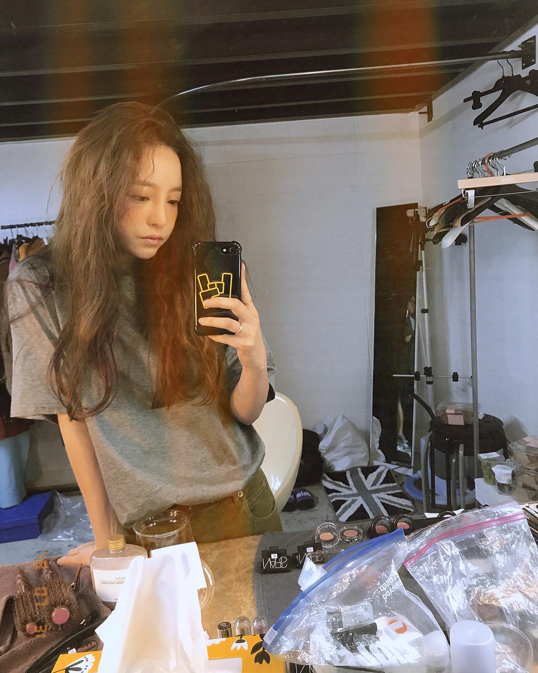 셀카가 화보 같음 📸구하라 이미지