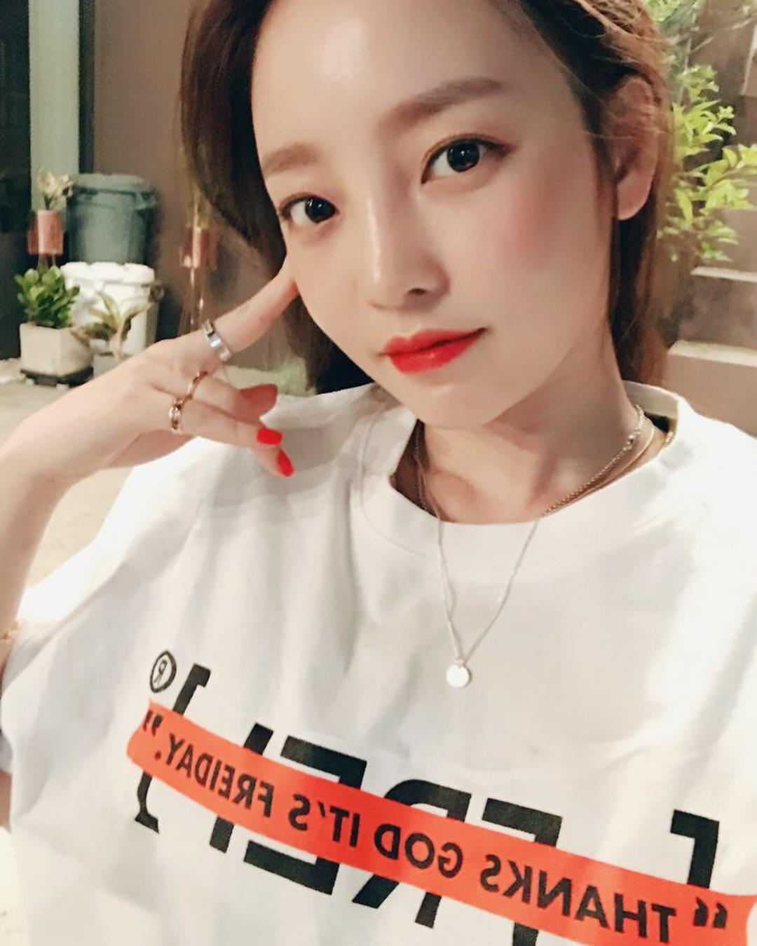 없어서 못 입는 티셔츠Event!🔥
셀럽 애정템 프라이 [ FREI ] 테이프 트림 티셔츠🖤
커플끼리 또는 친구끼리 함께 입으세요!
- 
같이 입을 @친구 태그 + 기대평 + 공유 시
추첨을 통해 < #프라이 > 티셔츠를 친구와 함께 선물드립니다.
- 진행기간: 8/5(일)~8/12(일)
- 당첨자발표: 8/13(월)
- 당첨인원: 3명 (1인 2pcs, 총 6pcs)
#FREI #frei_styling 이미지