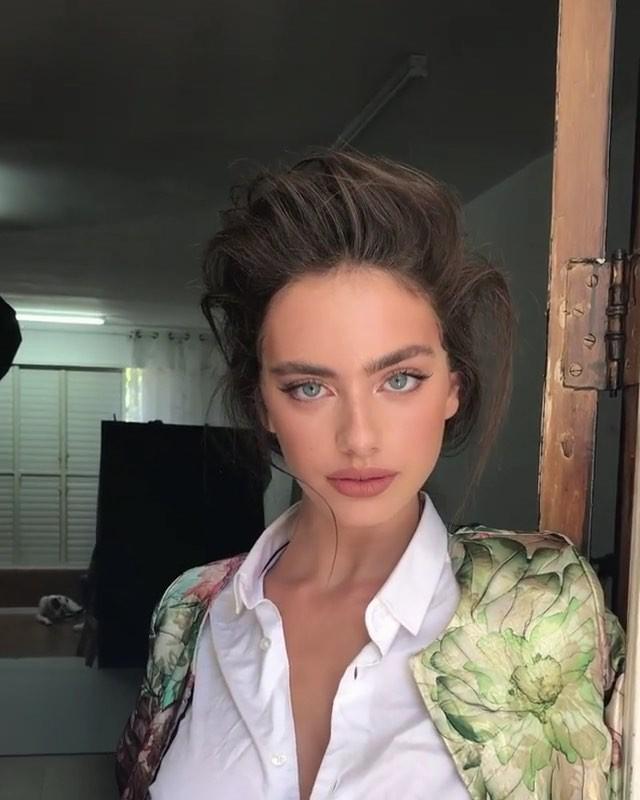 모델 야엘쉘비아..💚CG같아.. 이미지