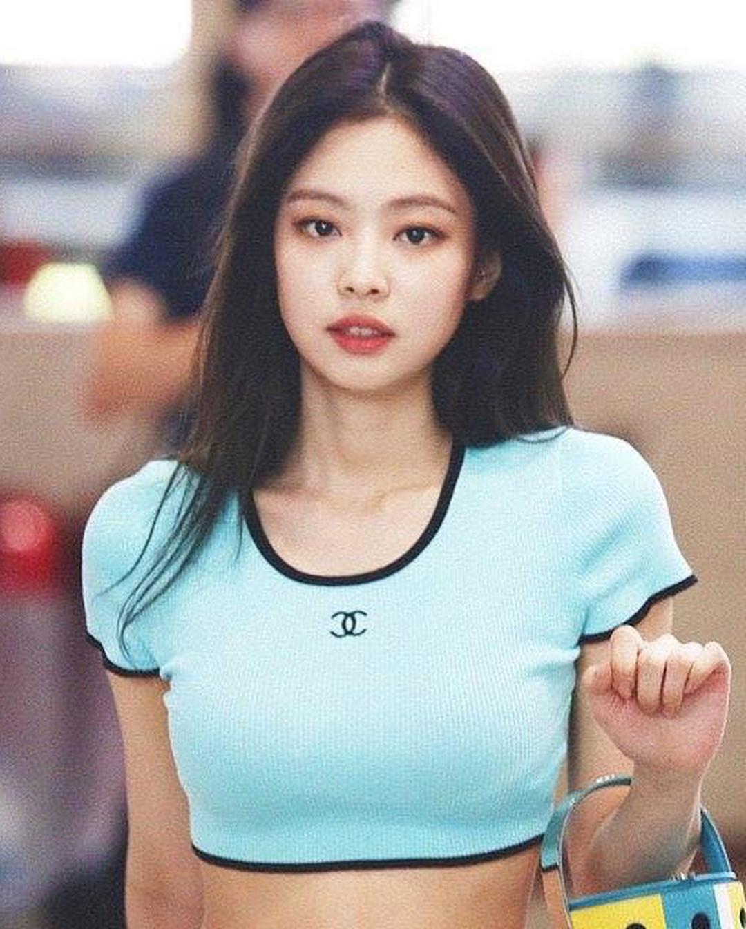 90년대 샤넬 크롭티 x 제니 🖤 이미지