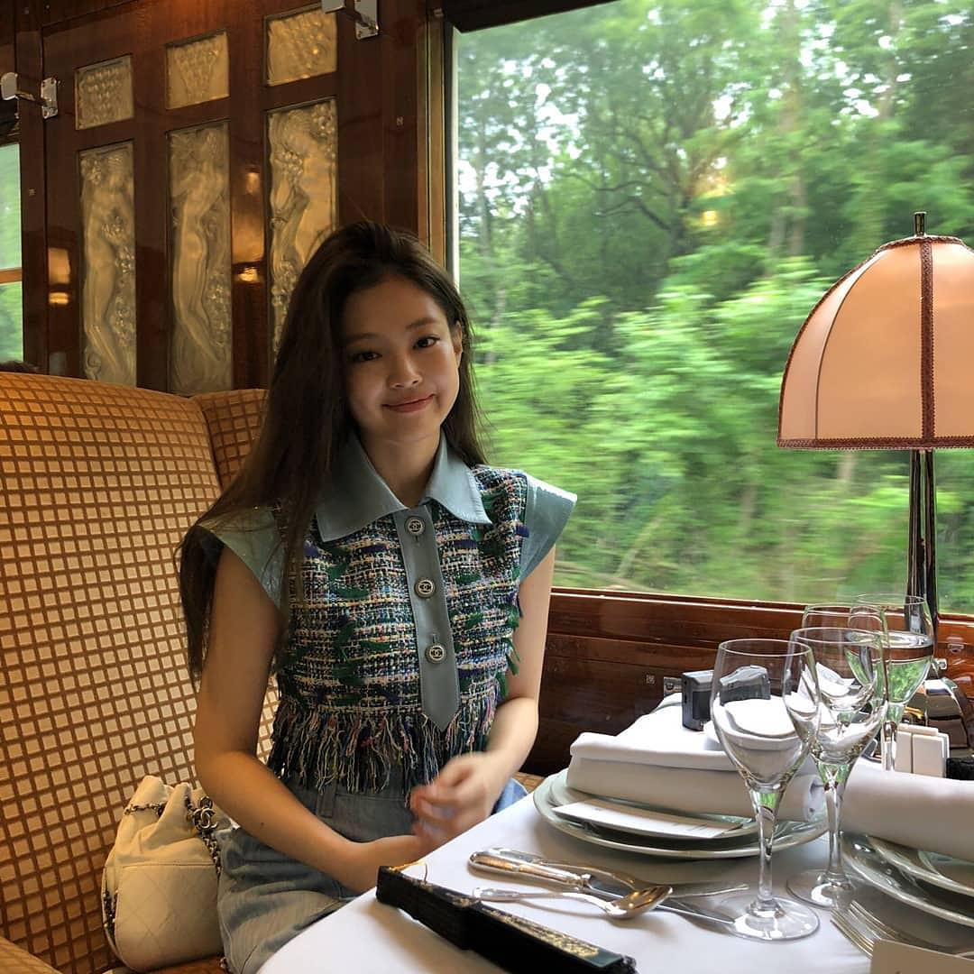 샤넬향수 론칭 참석🖤제니 이미지