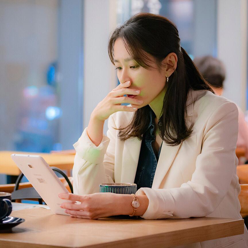 손예진의 로즈골드 시계❣️ 이미지2