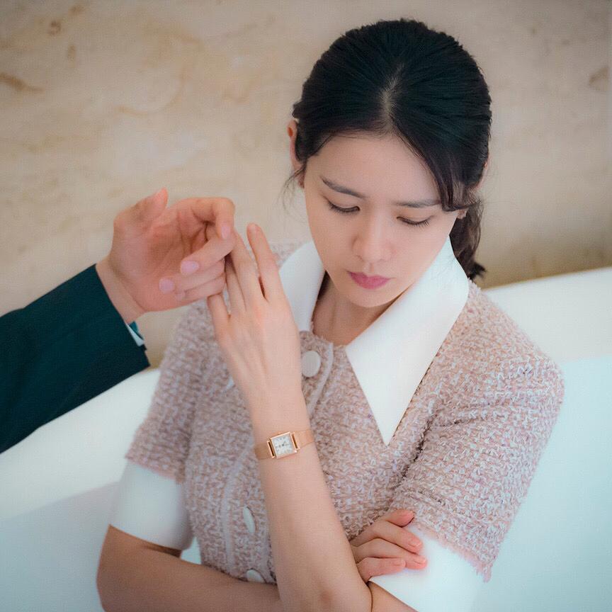 손예진의 로즈골드 시계❣️ 이미지3