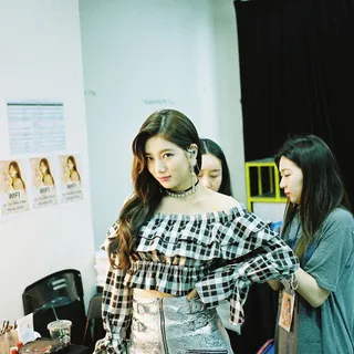 수지의 블라우스 룩🖕🏻❤️ 이미지
