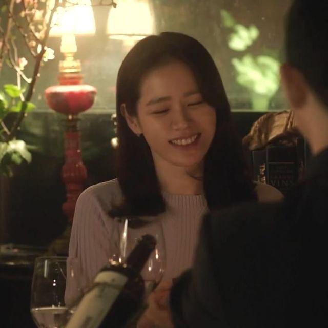 로맨틱 장미목걸이 프로포즈🌷
서준희의 온 마음을 윤진아에게💌 #로즈몽
-
#로즈몽 #밥잘사주는예쁜누나 #손예진 #윤진아 #정해인
#로즈몽장미목걸이 #프로포즈목걸이 #프로포즈선물
#손예진목걸이 #Rosemont 이미지1