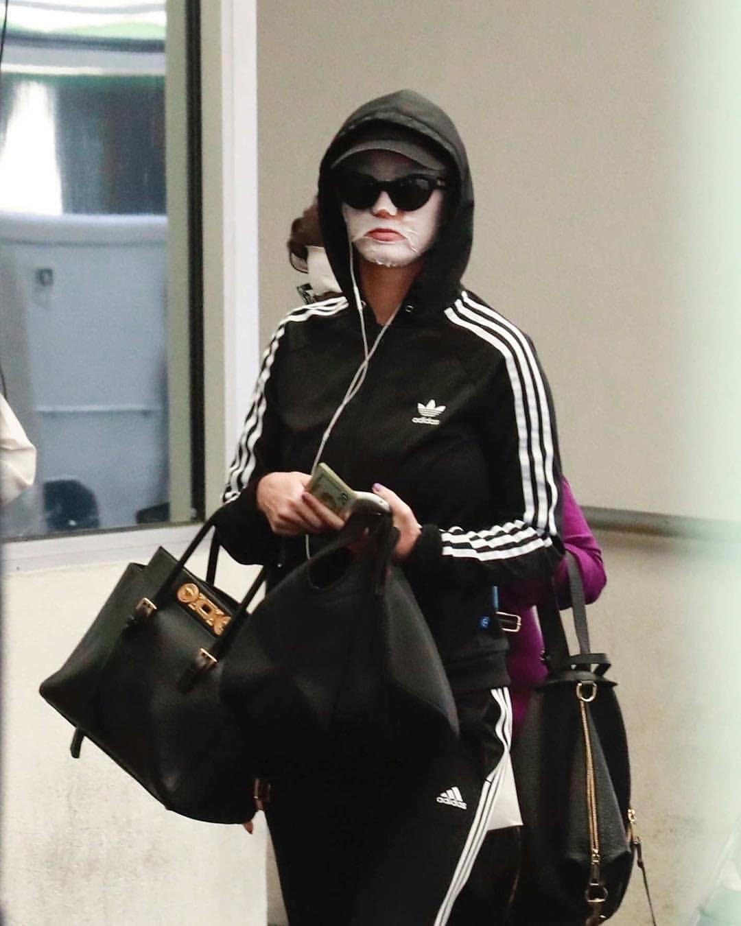 요즘 유행 공항패션✈️🖤 이미지