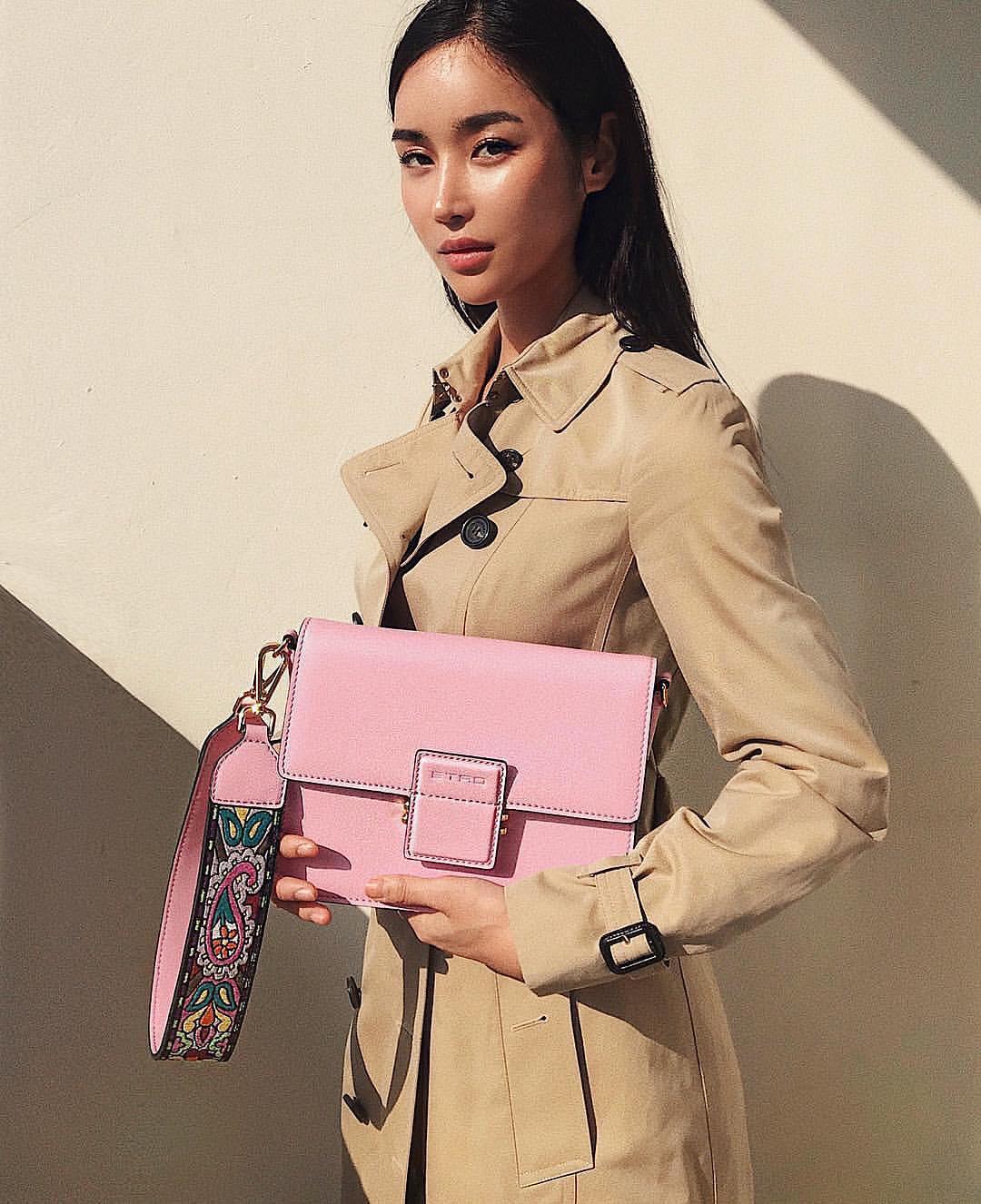 JESS x ETRO 🌈 이쁘다
#에트로 #에트로레인보우컬러백 #etro 이미지