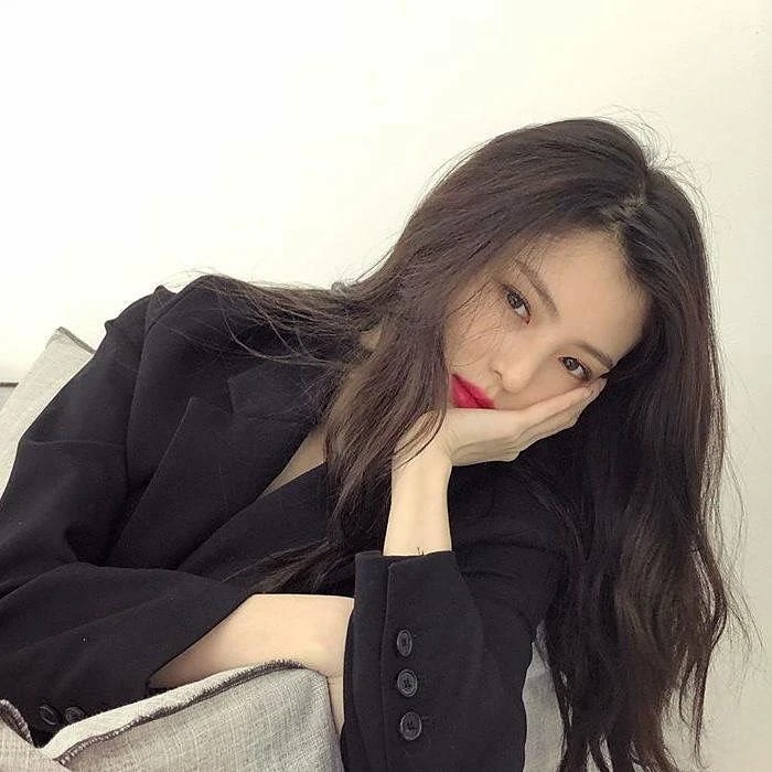 김태희 여고후배, 배우 한소희🖤 이미지1