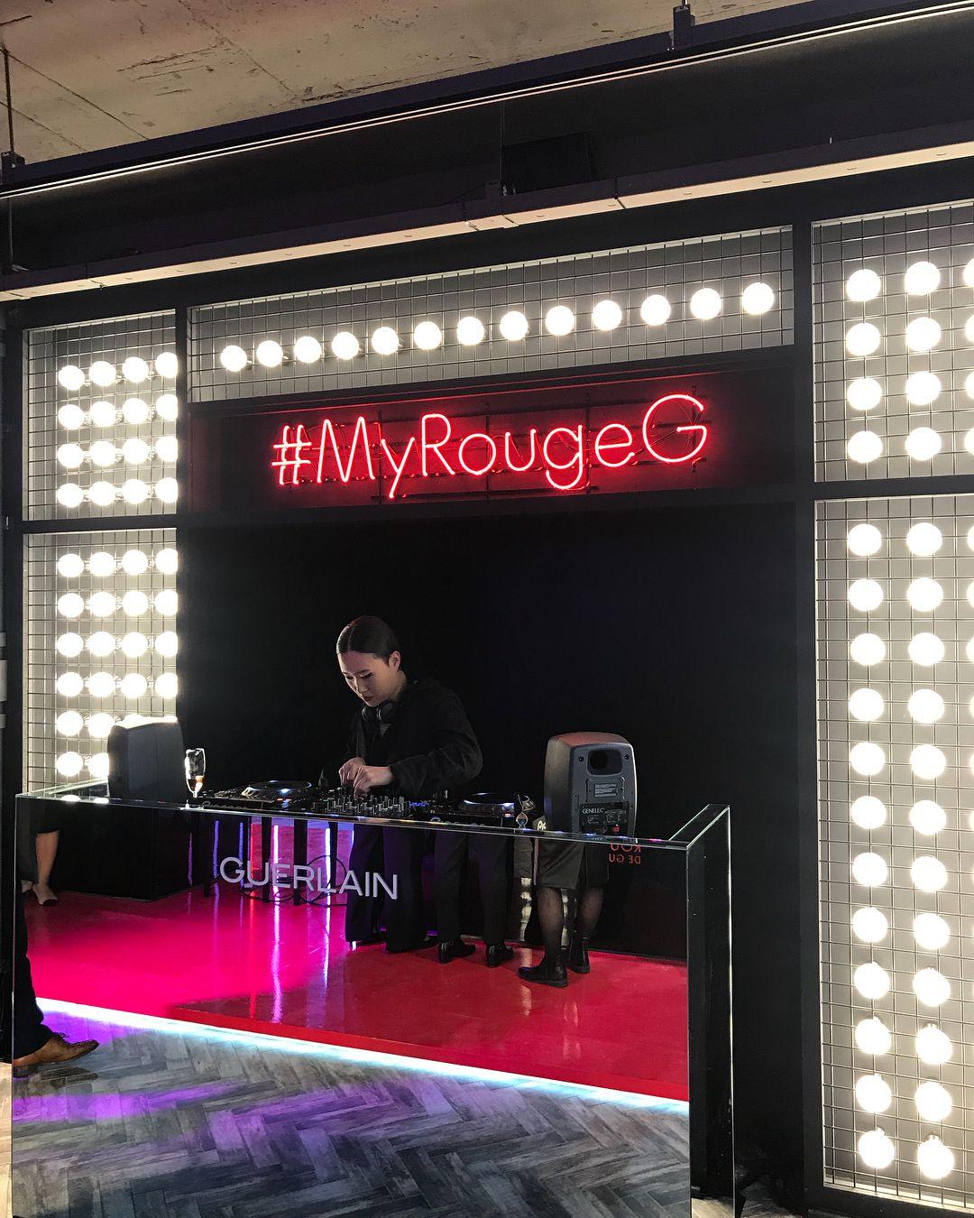 겔랑 커스터마이즈 립스틱💄
#MyRougeG 립스틱도 패션아이템으로 😘💋
신사동 루즈G 론칭 파티 현장 📸 이미지6