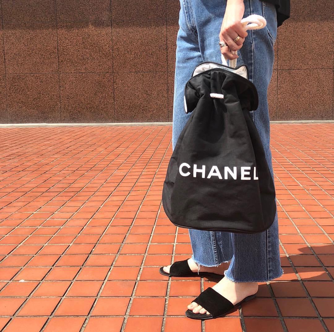 이거 구해줘... ㅠ 블랙 샤넬백🖤 이미지