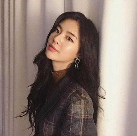 핫한 셀럽의 주얼리 스타일링💖
#뚜아후아 #귀걸이 #초커 #주얼리 #troisrois 이미지5