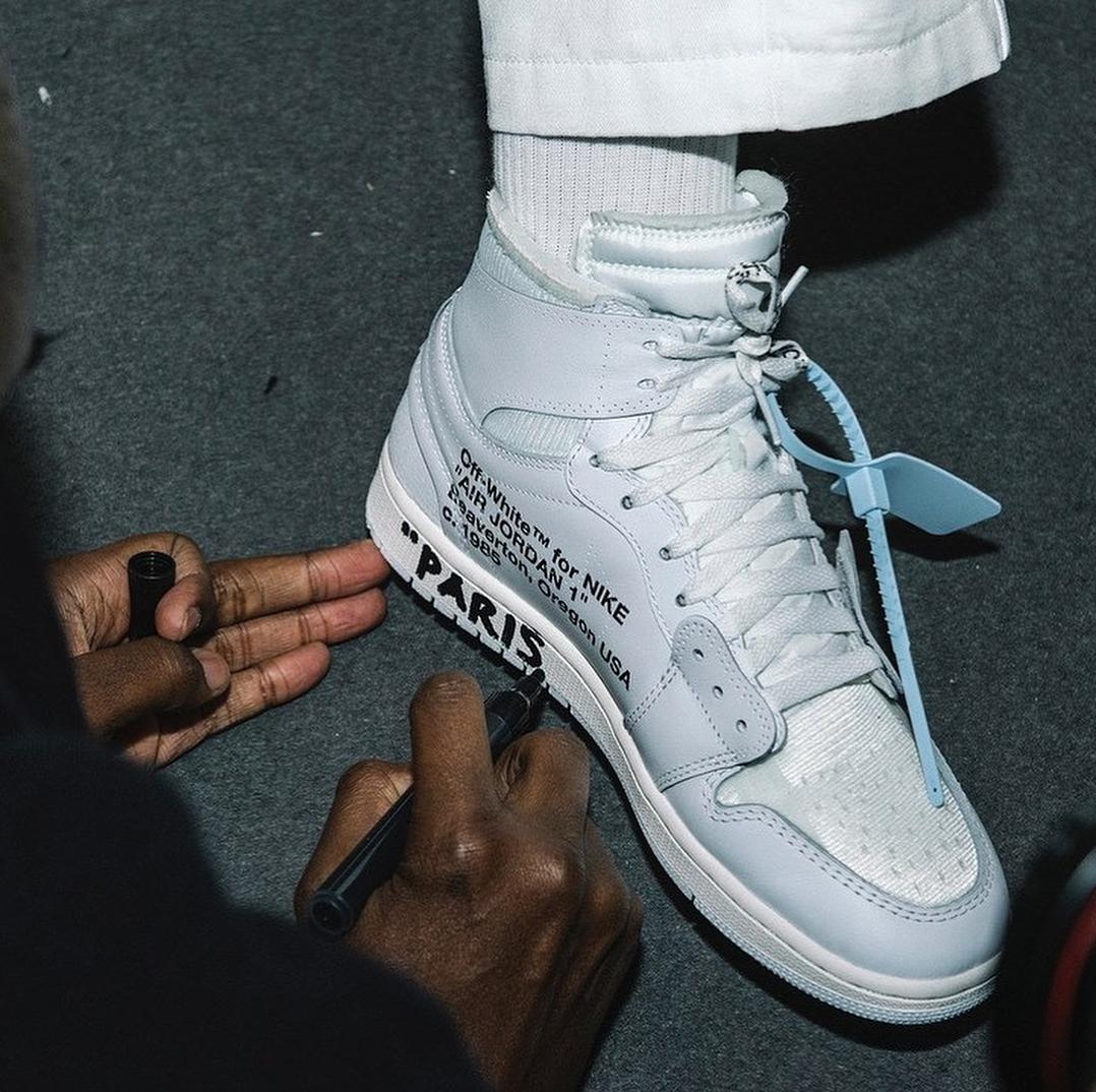 오프화이트 컬렉션 에어조던🏳️
쇼에 공식 공개된 나이키 X 에어조던 1 화이트!📸🖤 이미지