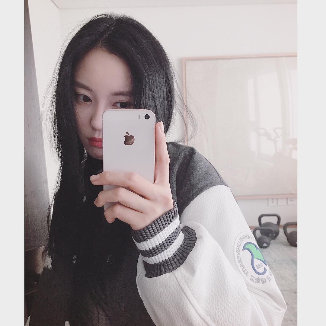 효민 과잠바 Look 💛 SKKU 이미지"