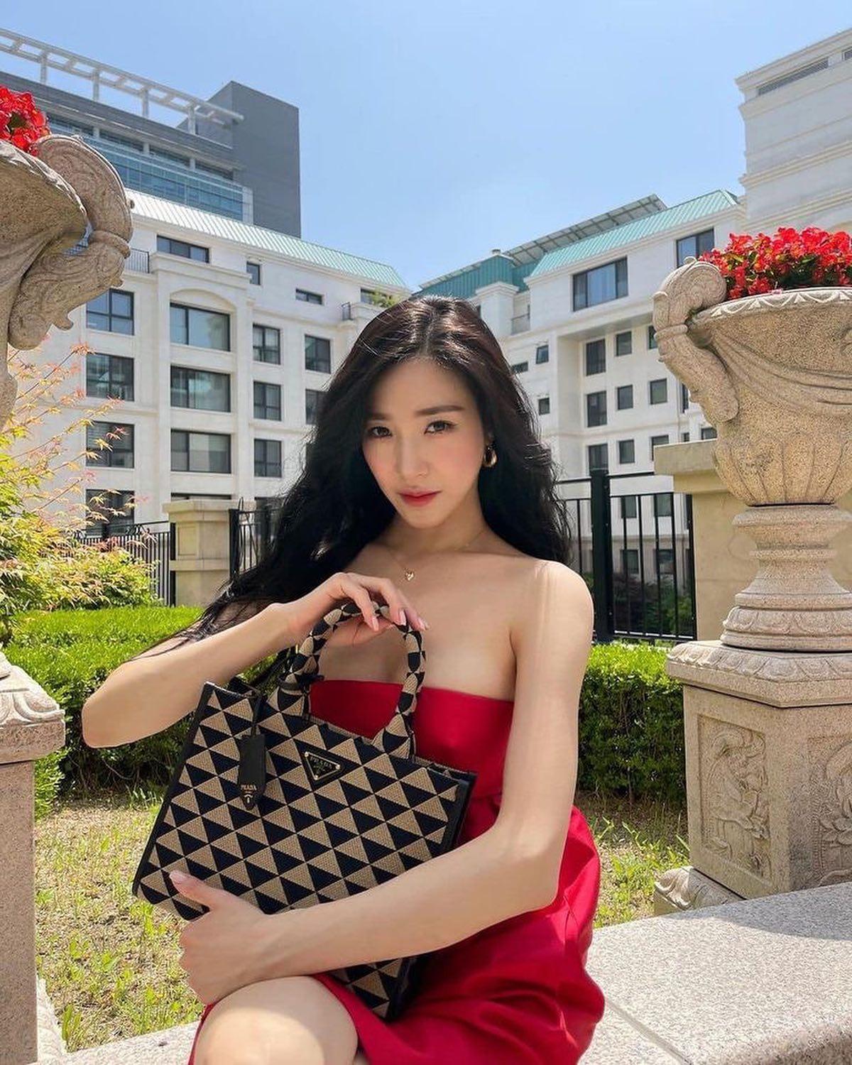 요즘 언니들 백💼프라다 심볼백🖤 이미지6