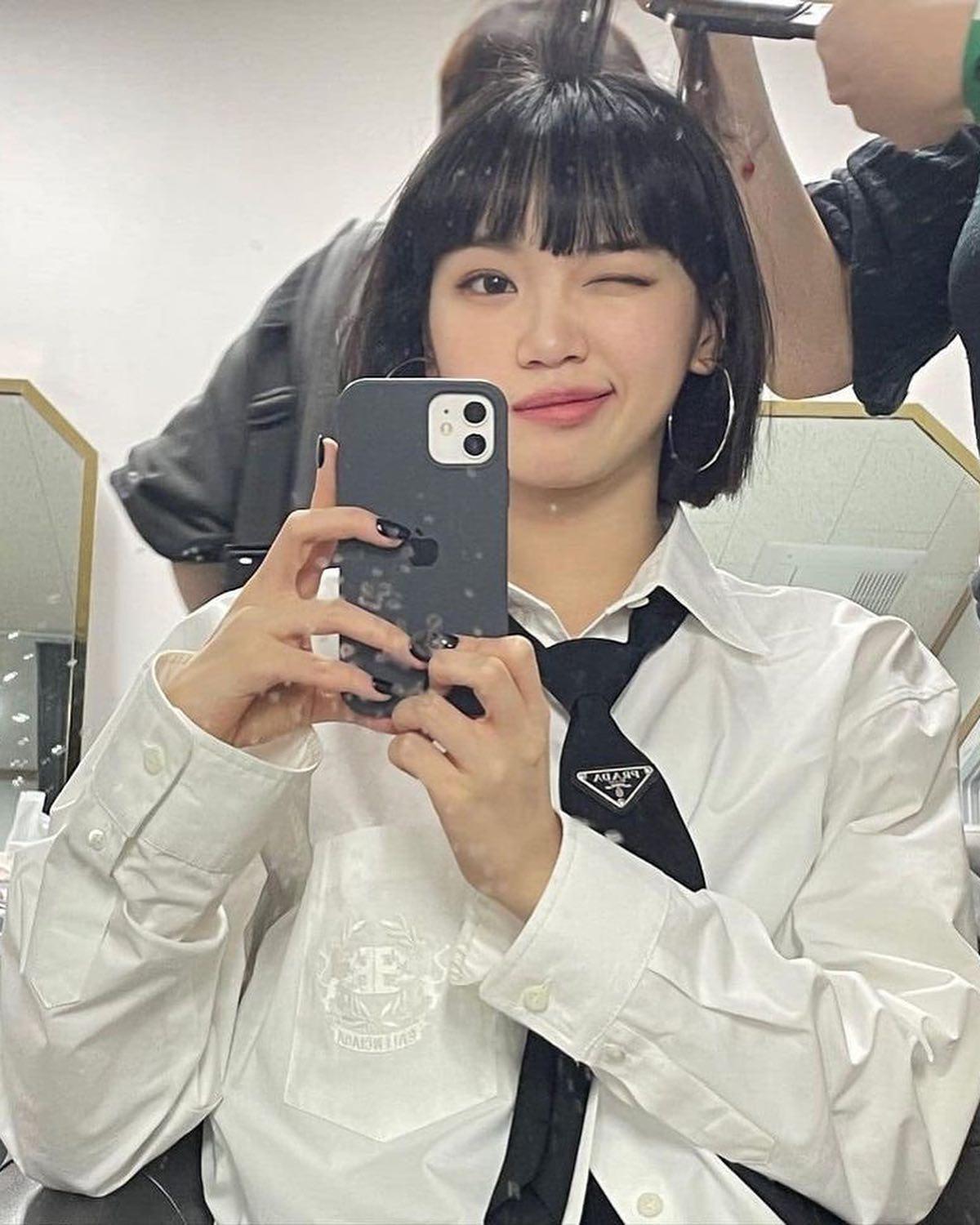 똑단발 찰떡이네@김채원🖤 이미지