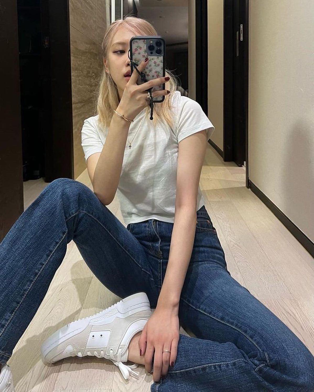 흰티에 청바지🤍👖 이미지