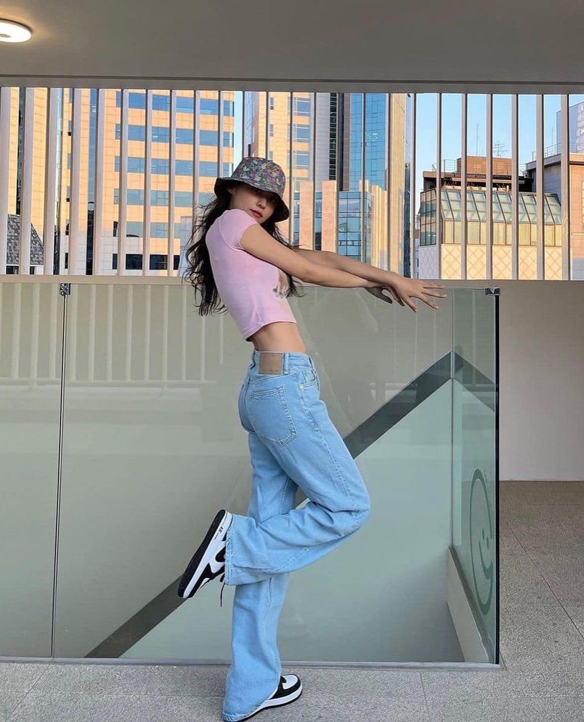 패션 완성은 모자로🤠🖤 이미지