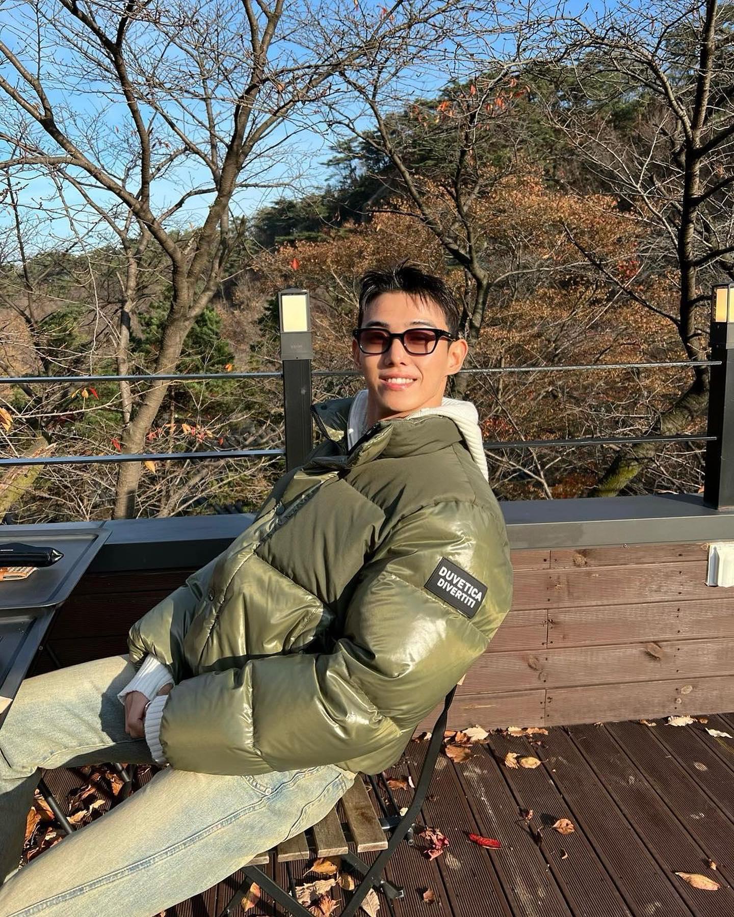 이탈리아 아이코닉🇮🇹🧣듀베티카
툭 걸치기만 해도 올 겨울 스타일리쉬 남친 패딩룩😎🧤 #광고 이미지
