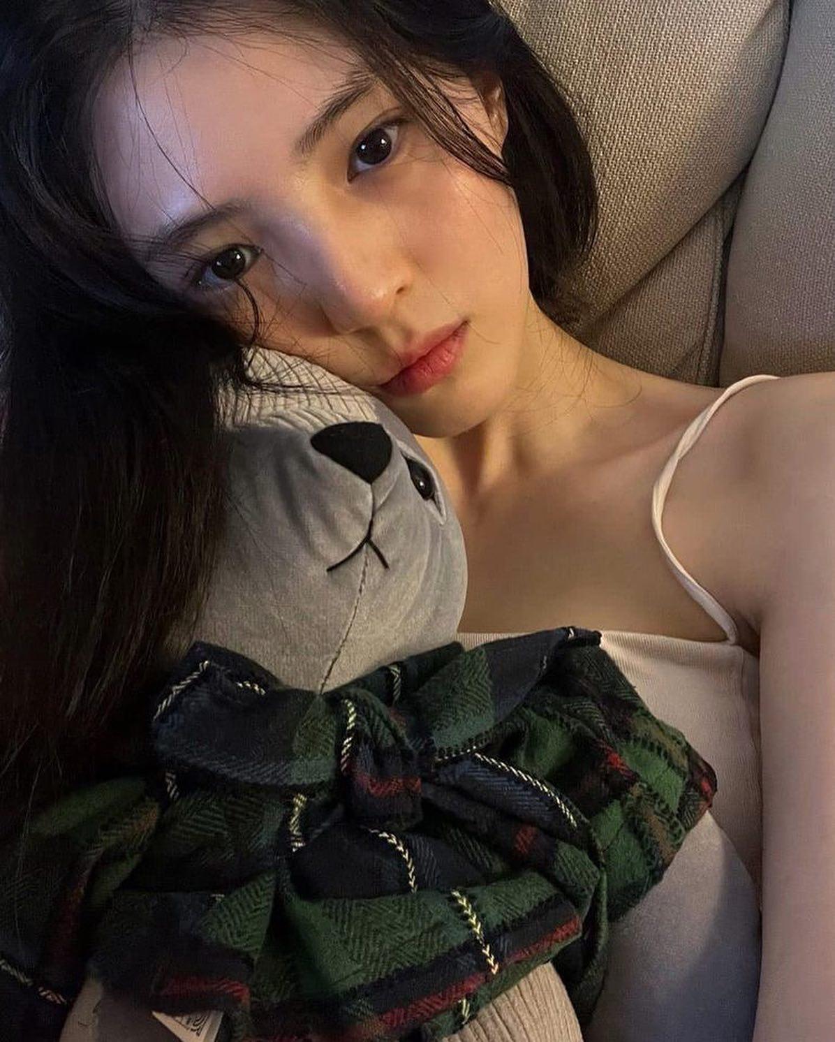 인형 아니야?🧸한소희 일상💖 이미지