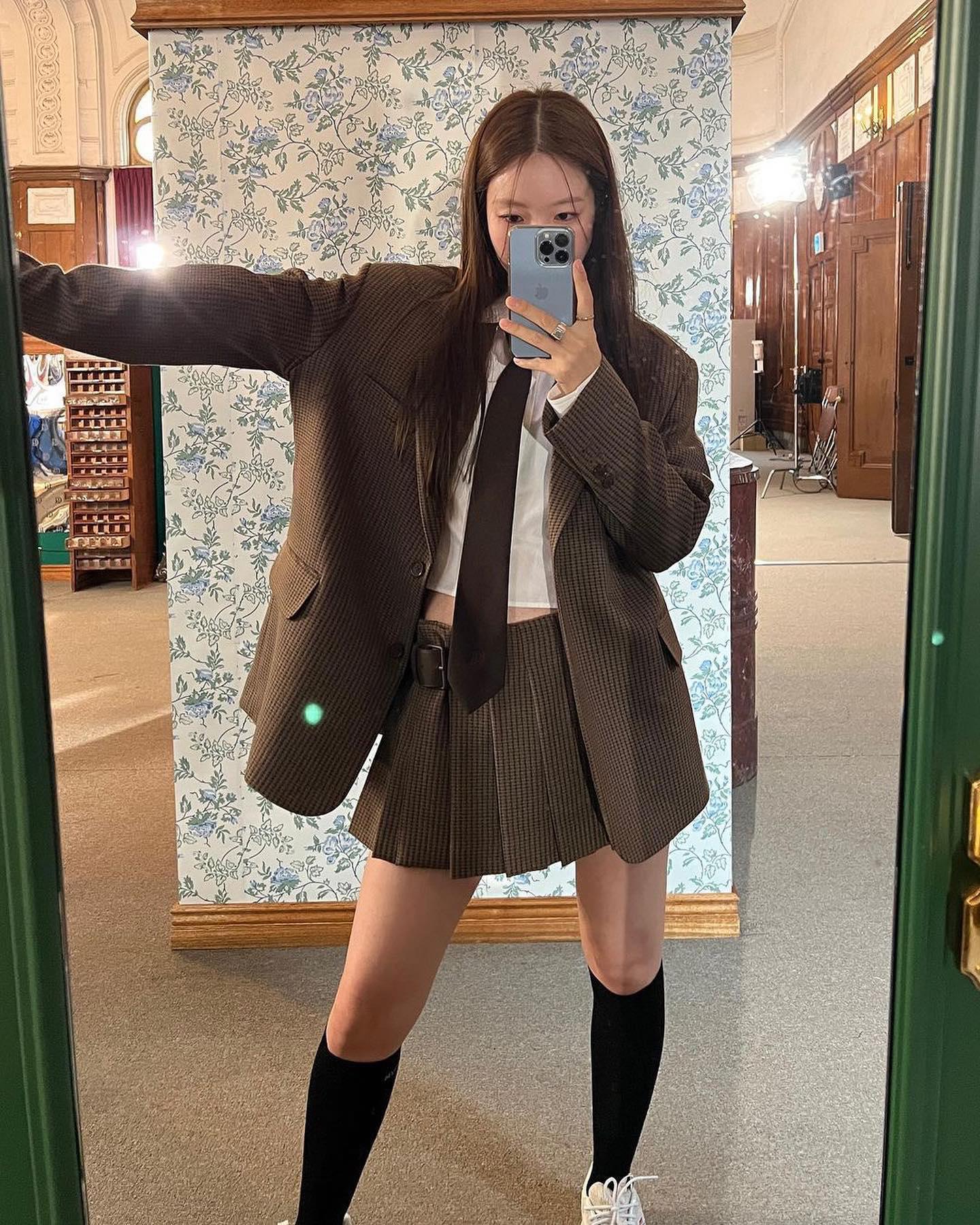 오눅언니 플리츠스커트 코디🤎🤍 이미지