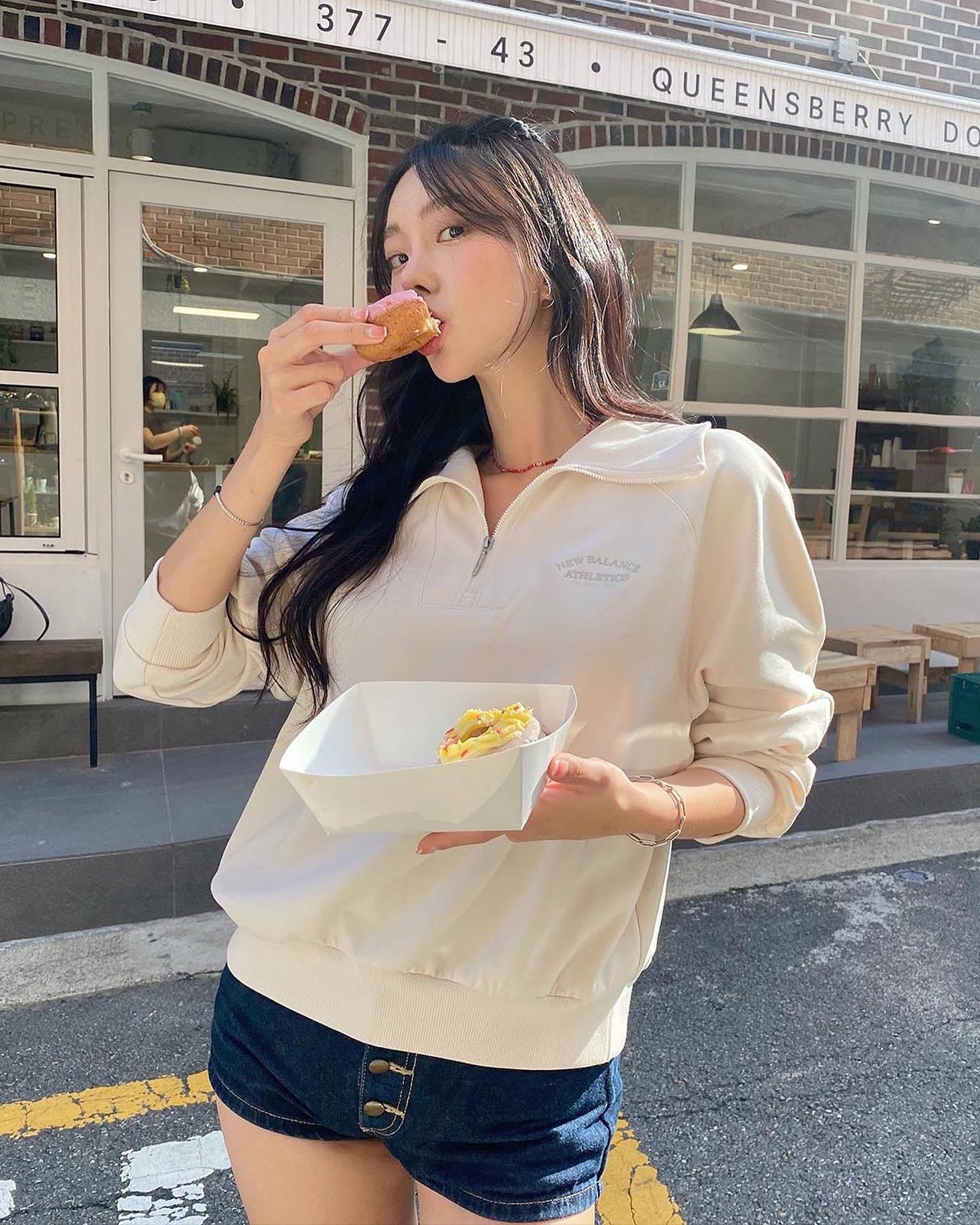 요새 눈길가는💛🤍 뉴발 하프집업 이미지