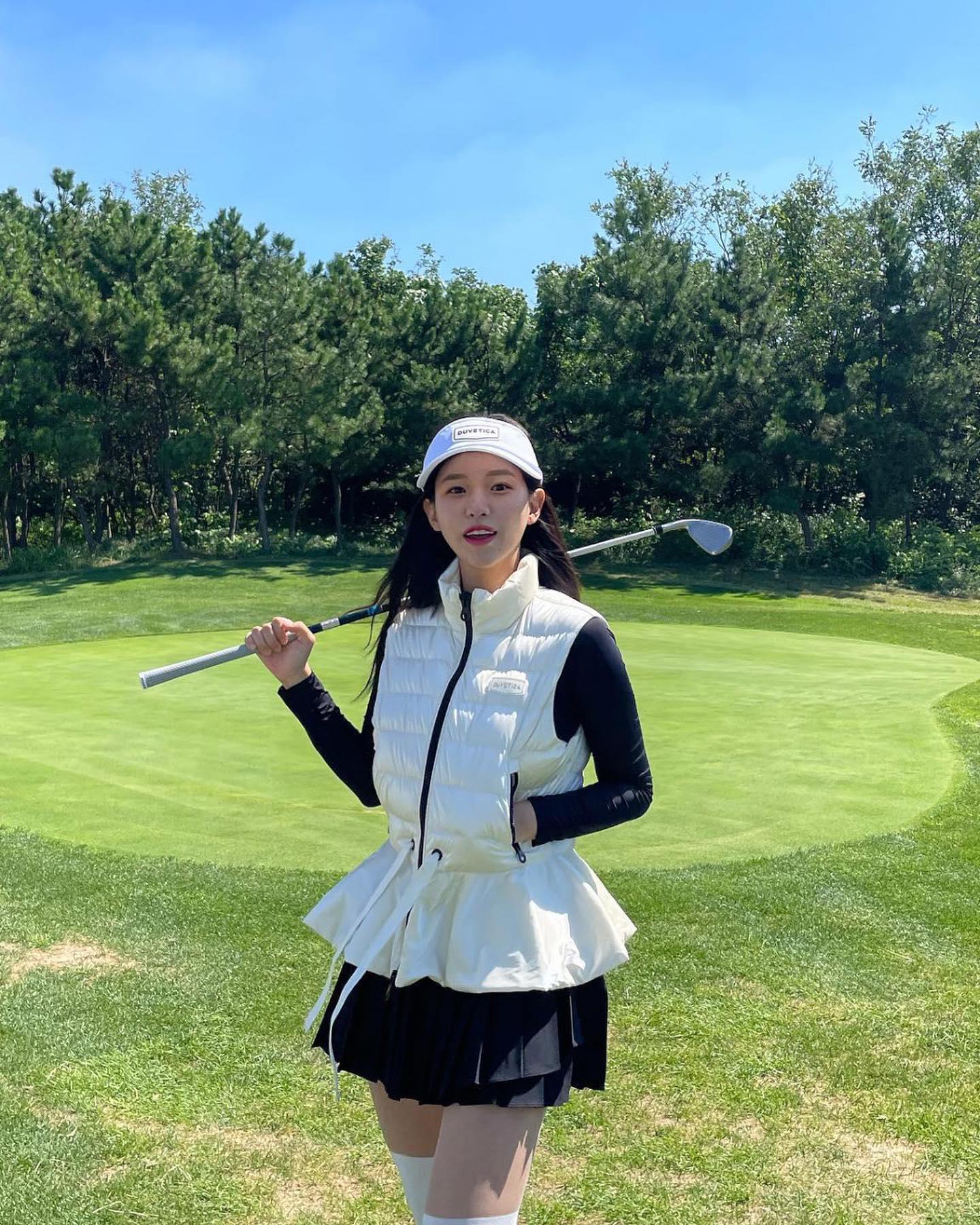 예쁜 언니들의 @럭셔리템🏌🏻‍♀⛳
올 가을 간절기 경량패딩💚🖤준비하자요 #광고 이미지