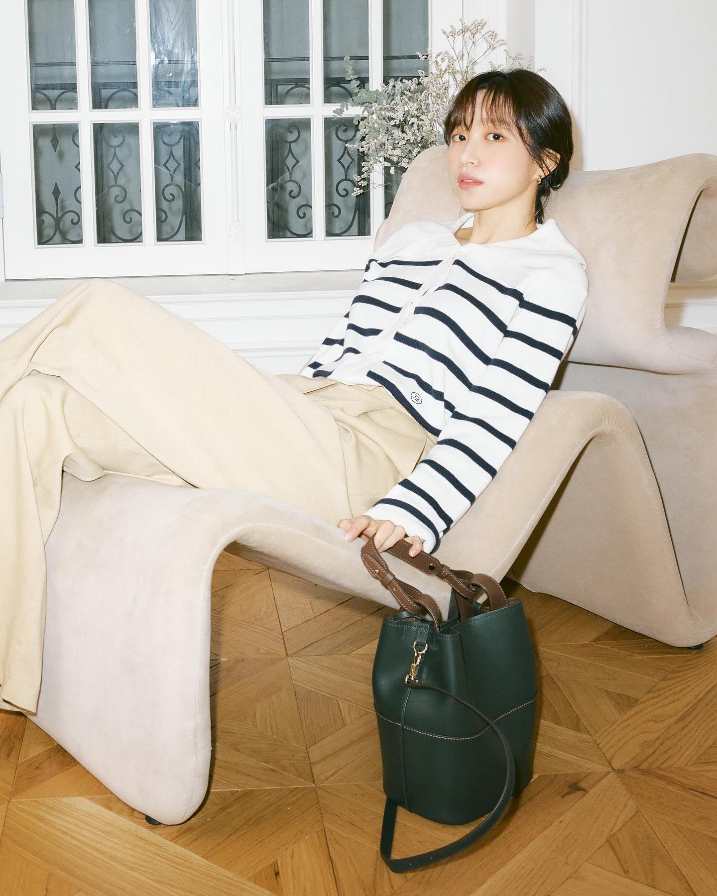 고급진 하니 가을 가방룩👜🖤예뻐 
하니 x 빈폴액세서리🤎클래식 가을 데일리백 참고해🍁 #광고 이미지3