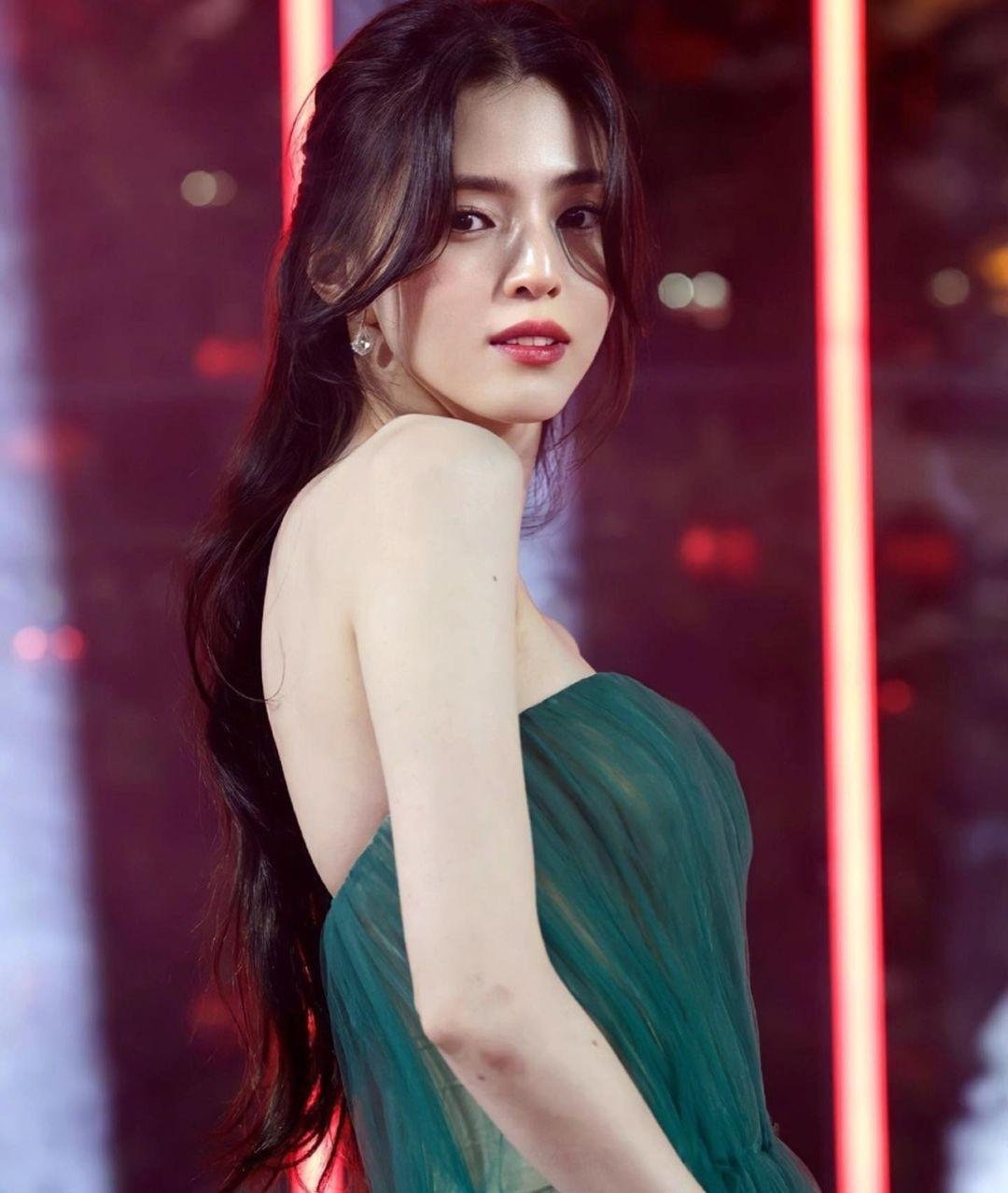 여신 한소희👗영국 패션 어워드🫶🏻 이미지