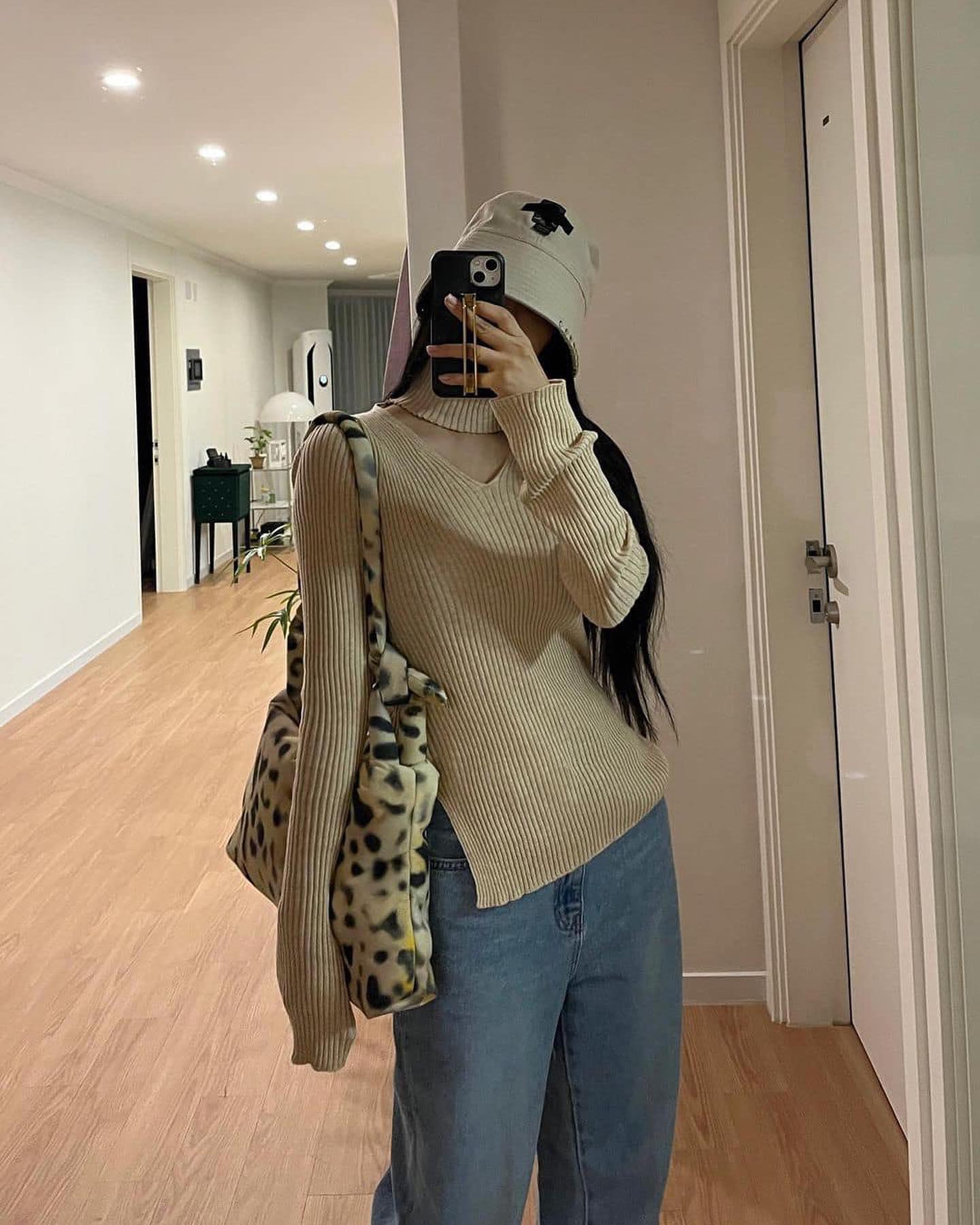 효민언니처럼 외출전 거울셀피🤎 이미지6