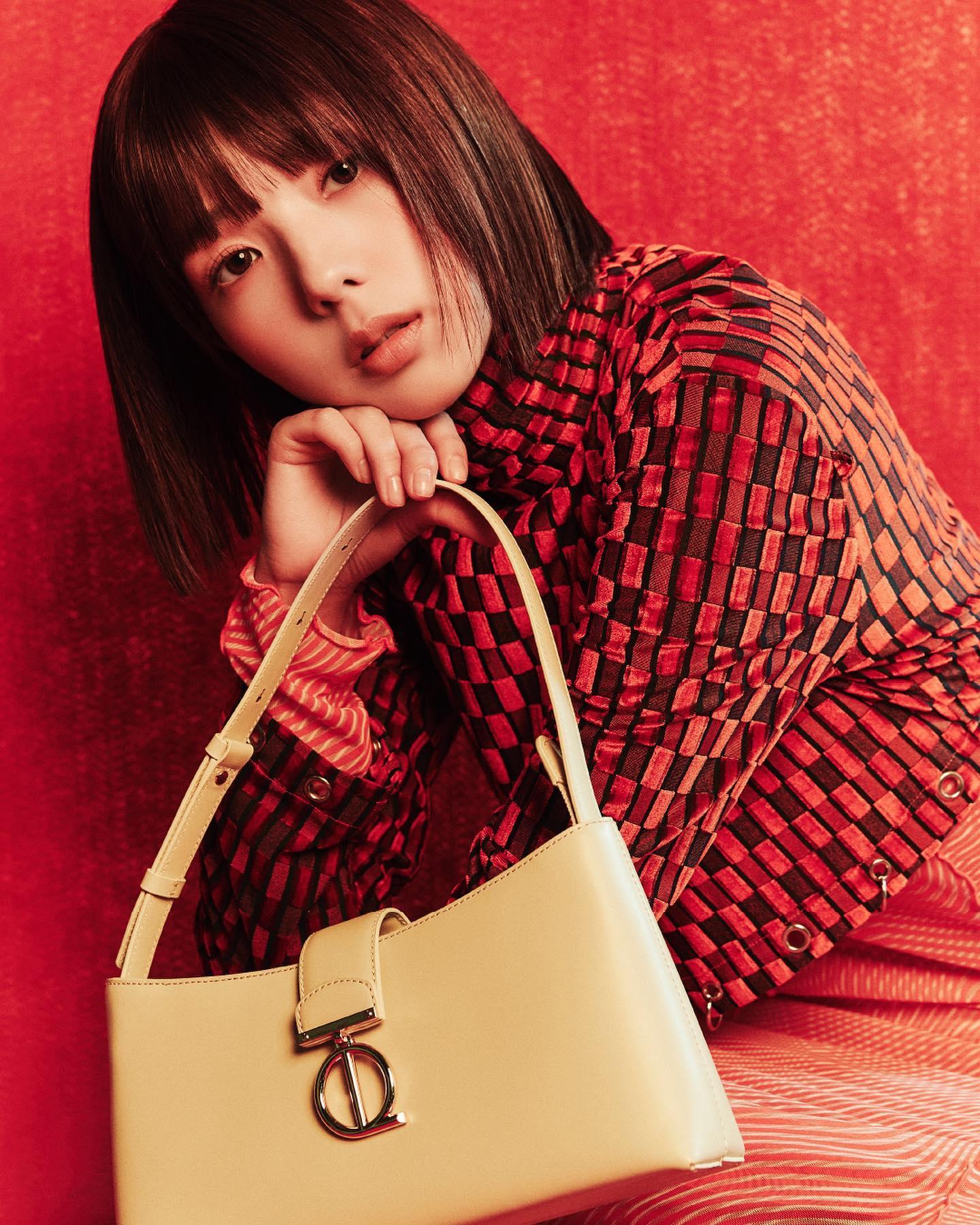 루이까또즈 x 채수빈💖👜가방룩
단발 + 가방코디 팔색조 조합🌈😎이런 무드 @참고해 #광고 이미지6
