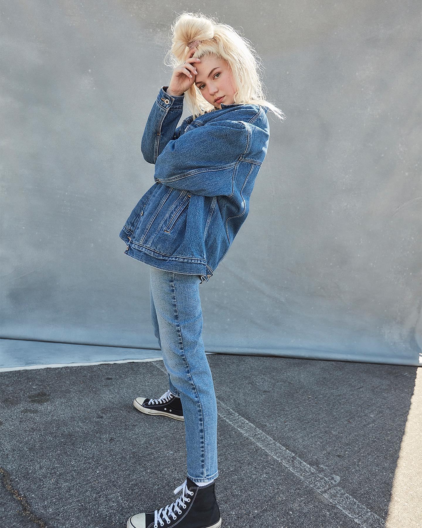 90s 힙함 그대로👖🛹@실버탭
90년대 오리지널 그대로💙🤍리바이스 실버탭 컬렉션 #광고 이미지