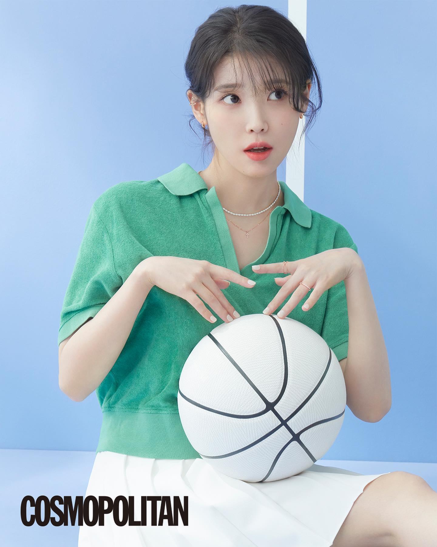 운동하는 청순 아이유🤍💛빛이나 
제이에스티나 x 아이유🏃🏻‍💍애슬레저룩에 주얼리 해봐 #광고 이미지