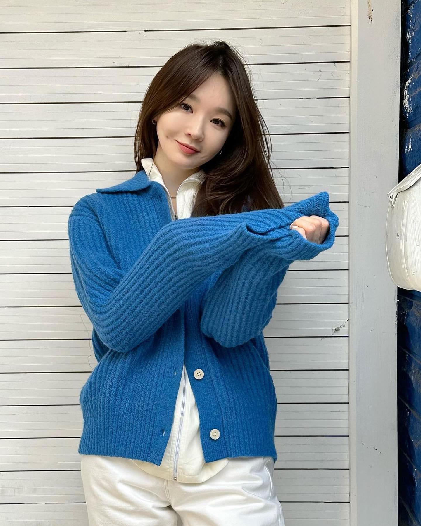 겨울에도 예쁜 컬러룩💙🤍강민경 이미지