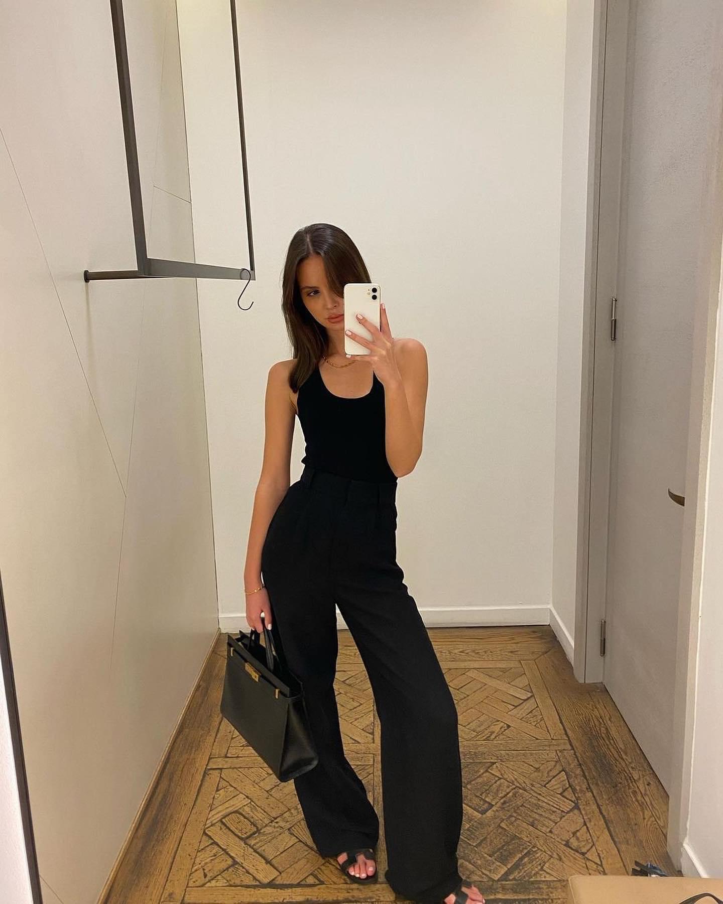 민소매에 편하게 슬랙스하자🖤🤍 이미지