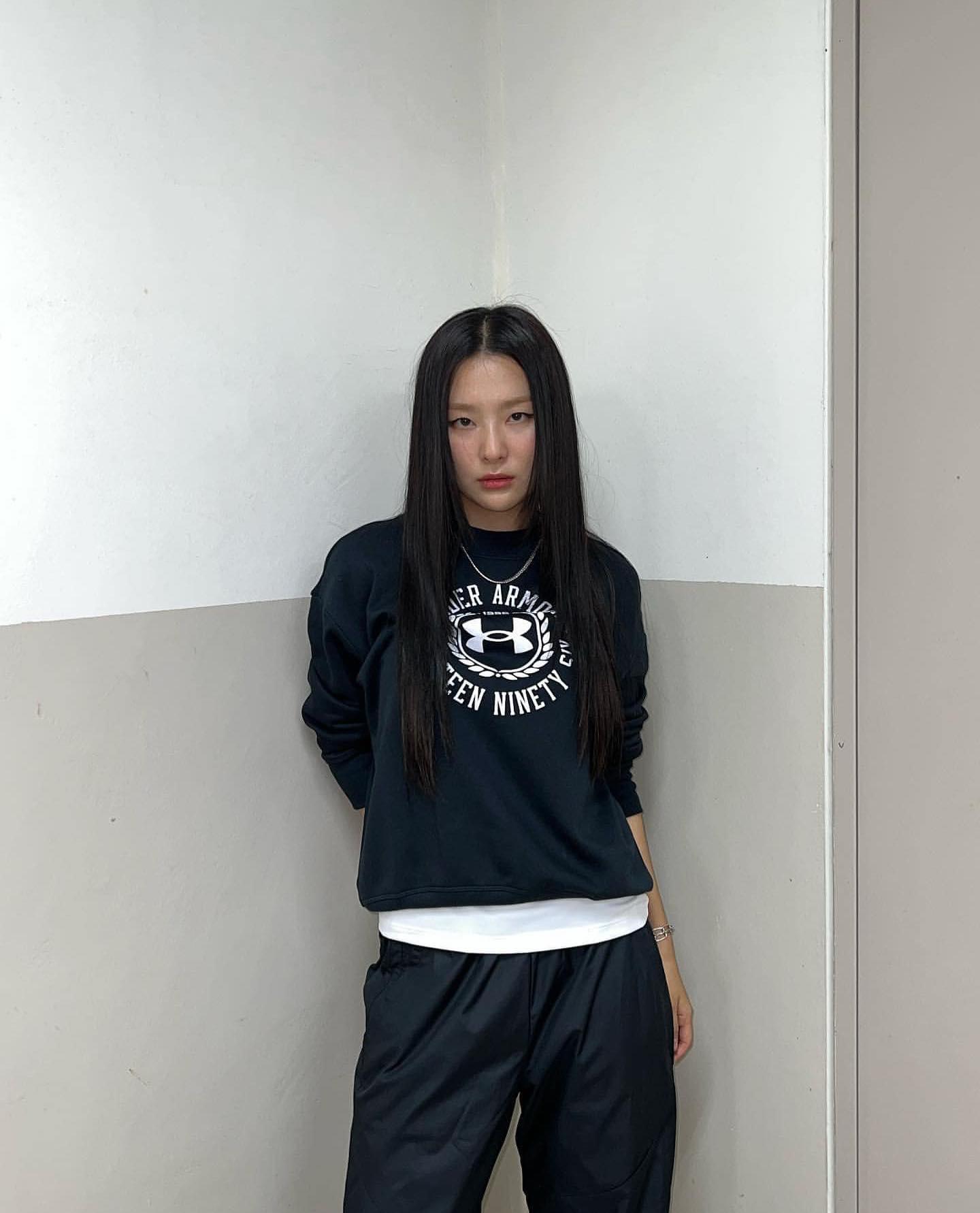 슬슬 긴팔 준비해야지🙋🏻‍♀️🖤 이미지2