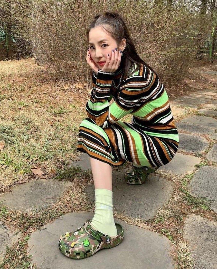 편하고 예쁘게 크록스@어때🐊🖤 이미지