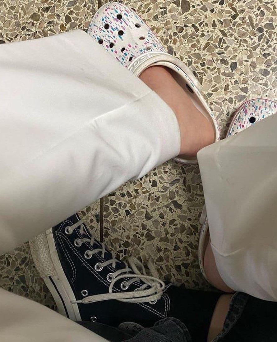 편하고 예쁘게 크록스@어때🐊🖤 이미지