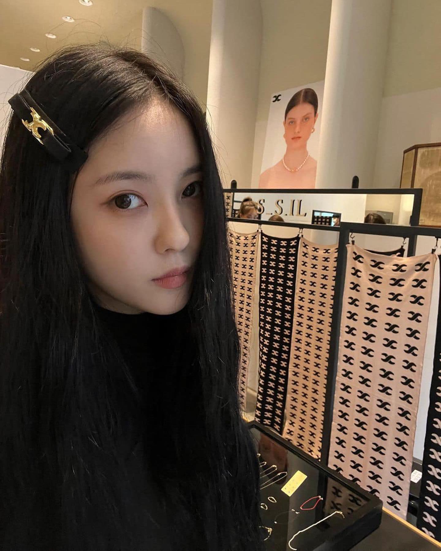 연말룩에 헤어핀 하기🎀🖤 이미지