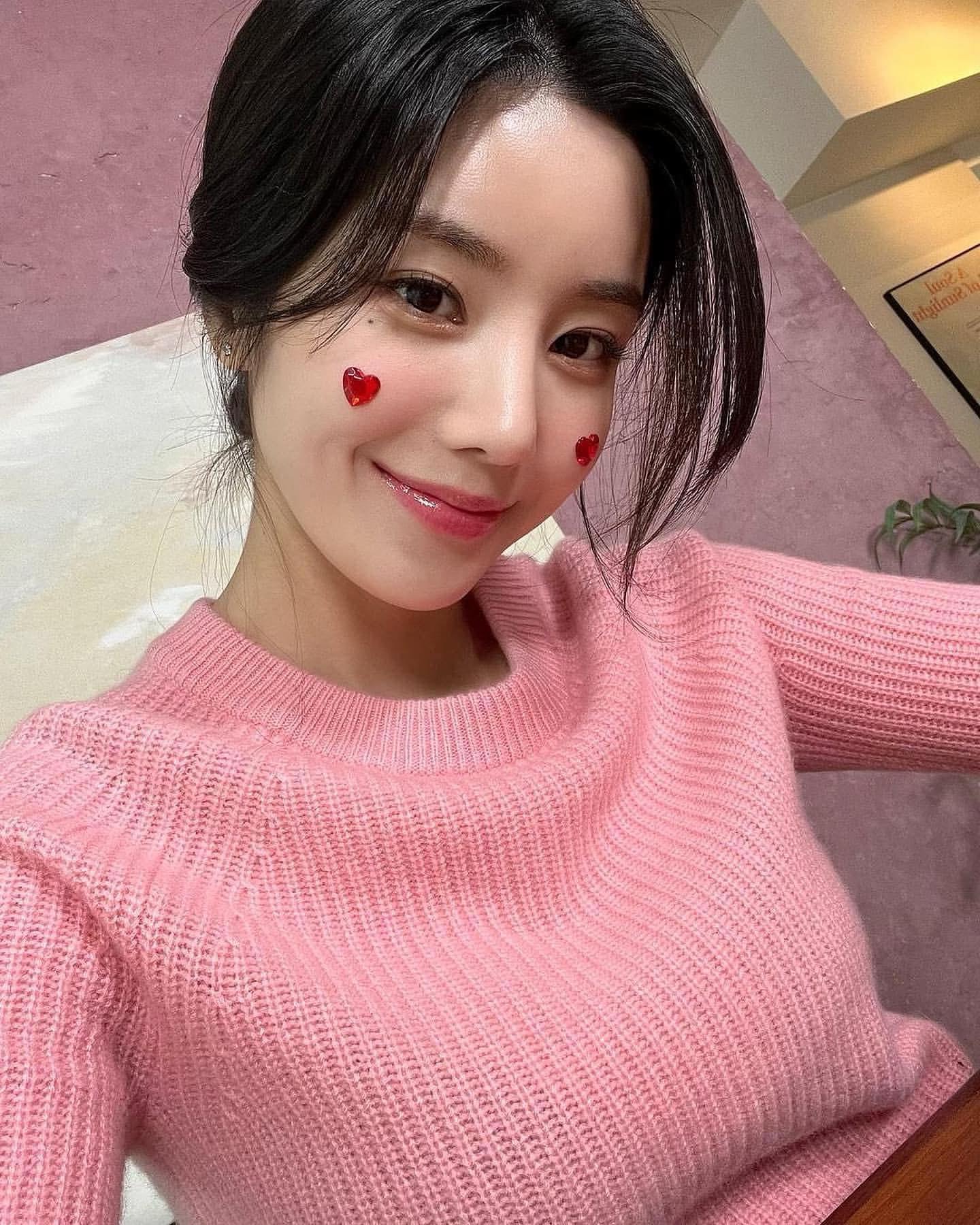 러블리하게 핑크니트 입기💘🌷 이미지