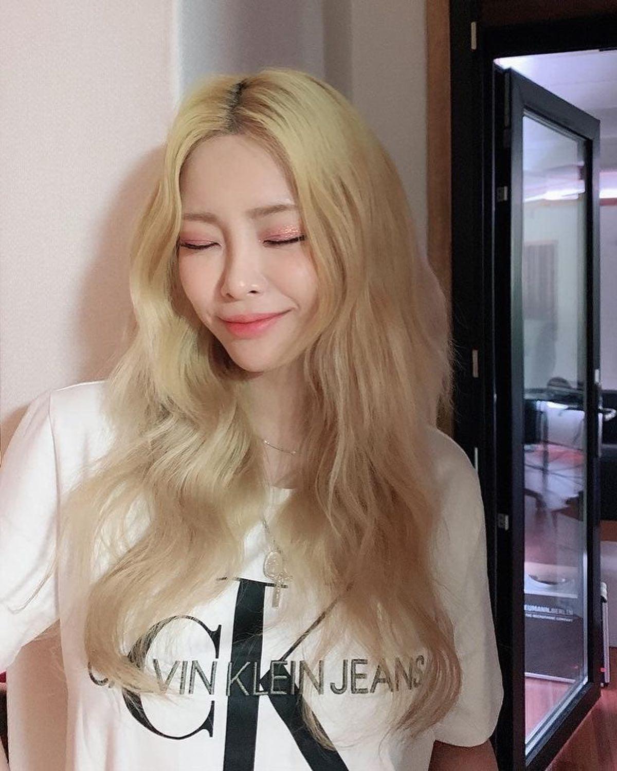기본 반팔티로 딱✔️@캘빈클라인 이미지"
