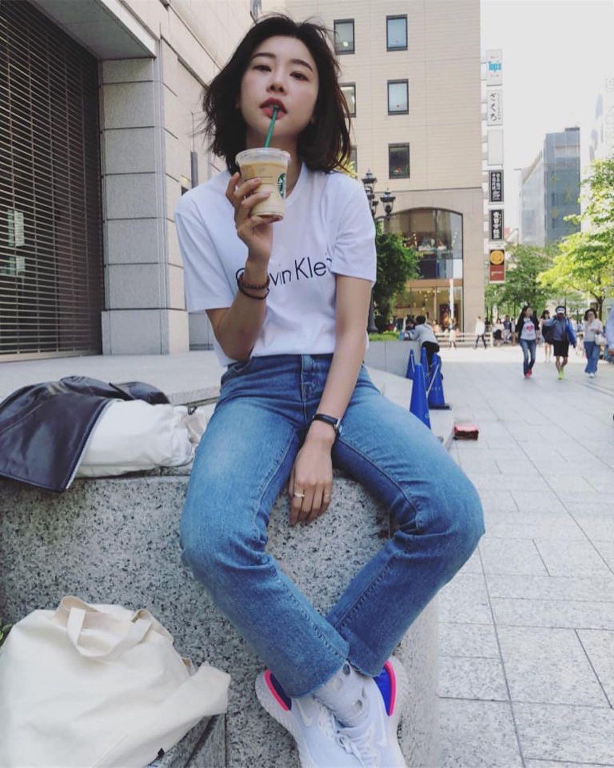 기본 반팔티로 딱✔️@캘빈클라인 이미지