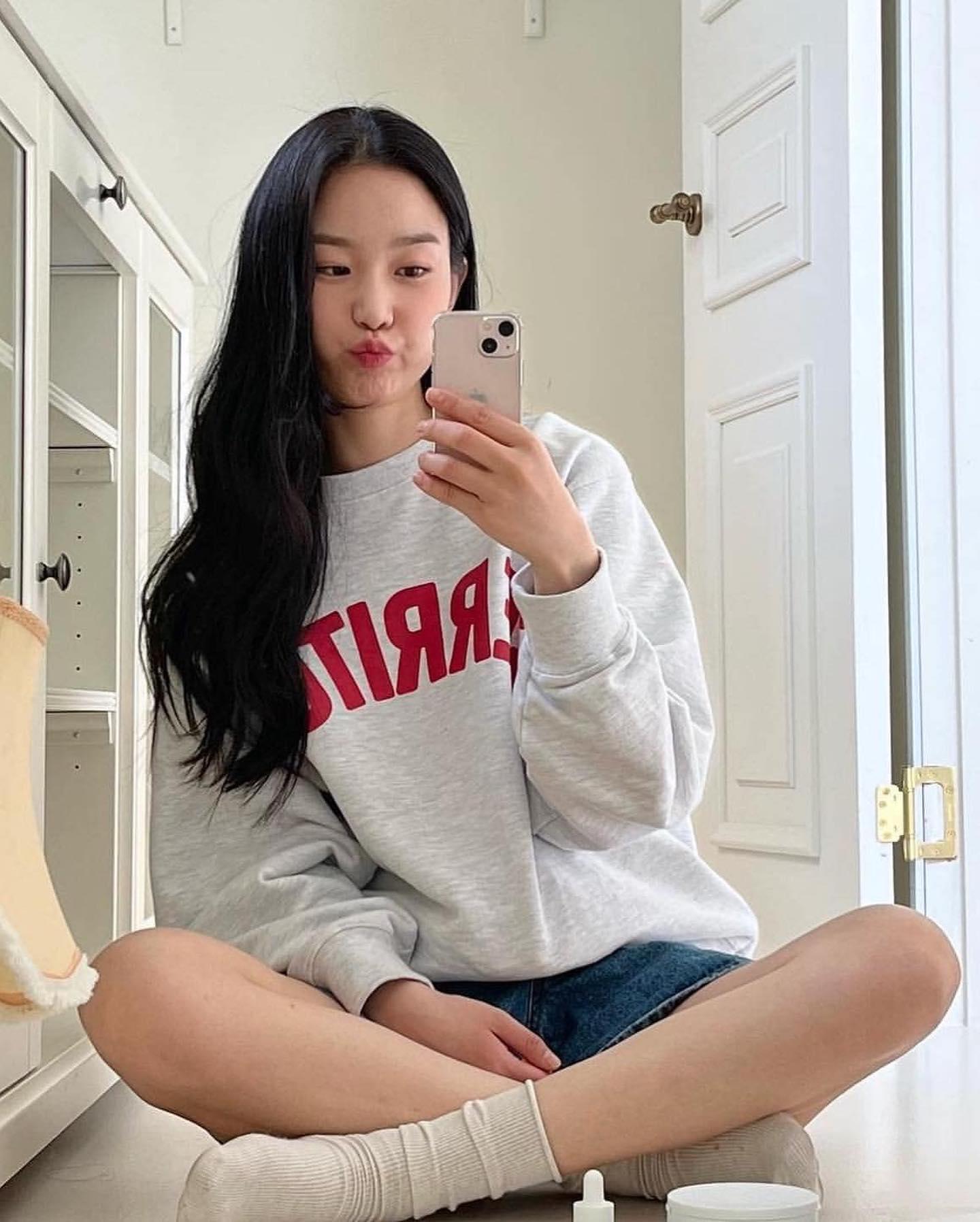 스웻셔츠로 편하면서 예쁘게☁️🤍 이미지