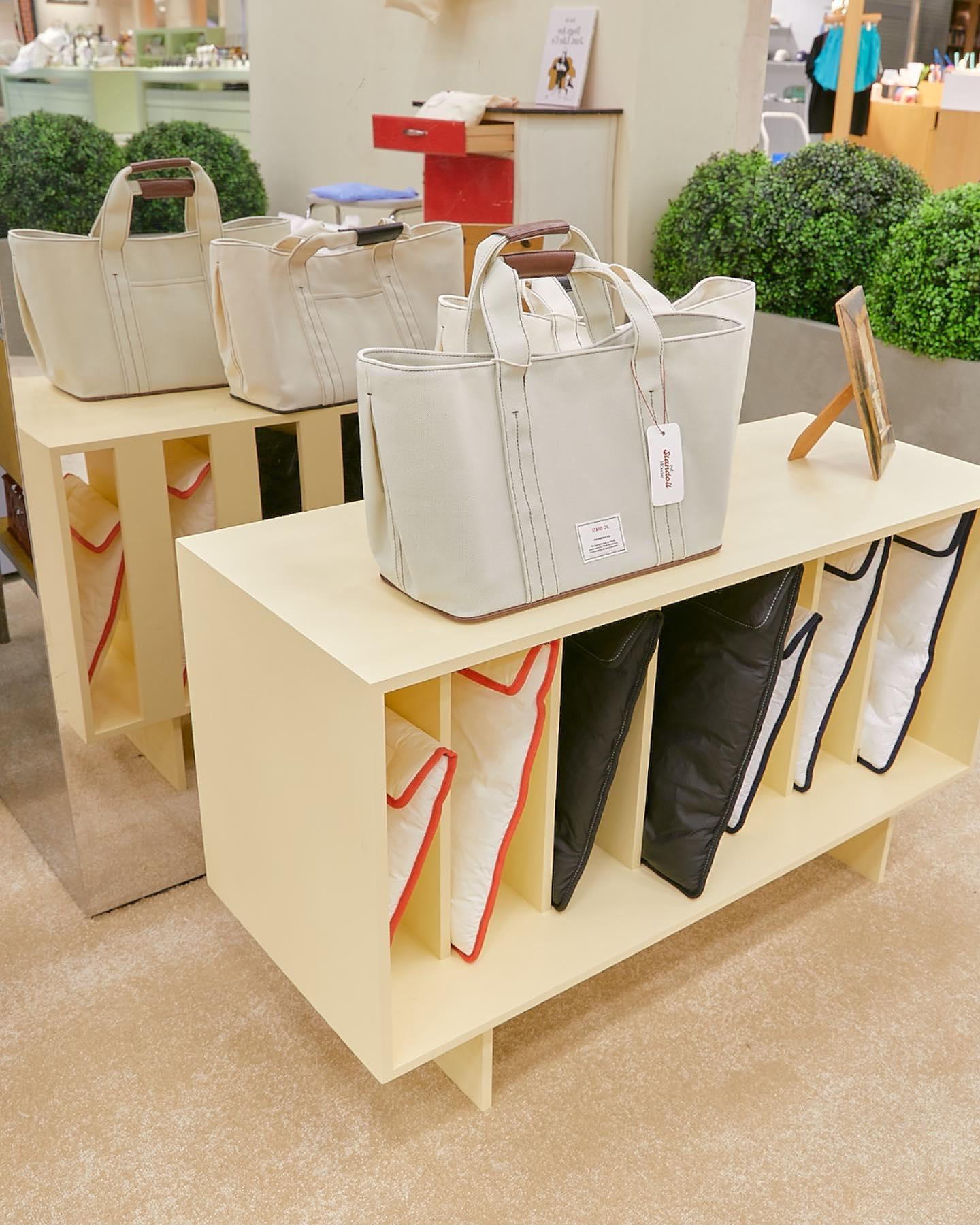 더현대 색감🌈👛셀카 @핫플가자
색감 맛집 스탠드오일 팝업 오픈🏬🛍아기자기 귀여웡 #광고 이미지9