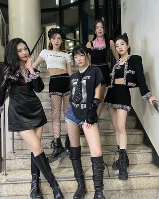 레드벨벳 언니들 컴백했다🎂❤️🔥 이미지