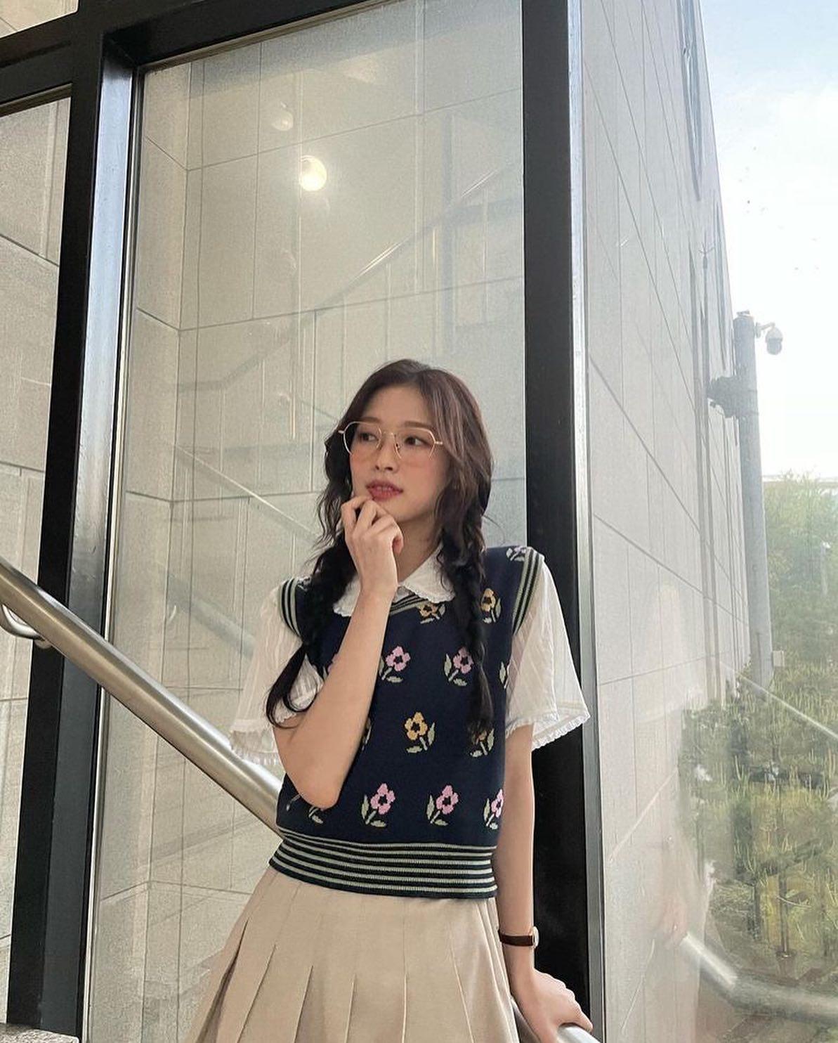 니트베스트로 산뜻한 코디해💜 이미지