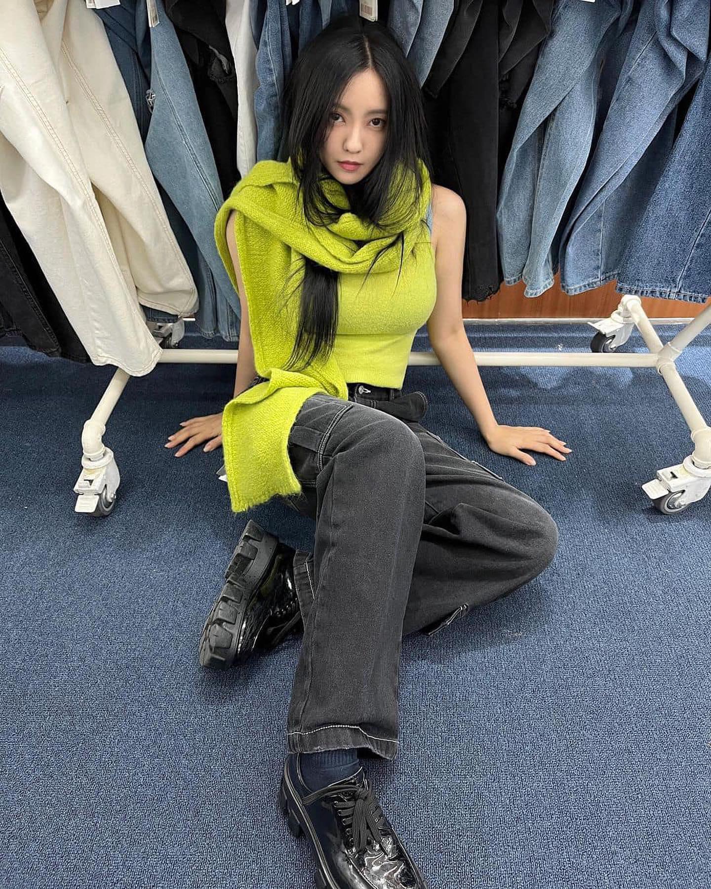 효민언니 데일리룩 센스💚🖤 이미지