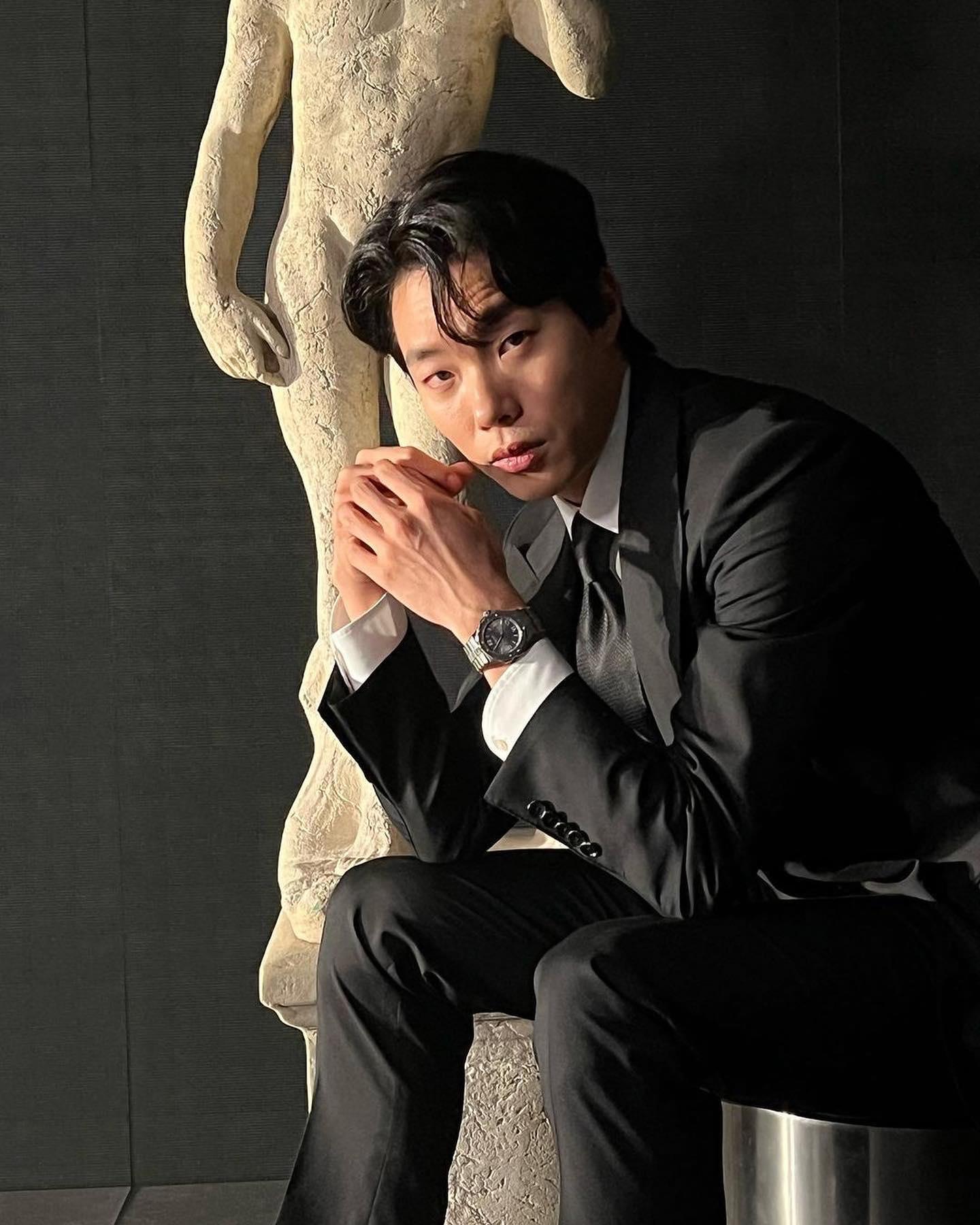 설레는 수트 + 시계⏱🤵🏻@류준열
쇼파드 시계로 훈훈한 수트핏🖤🤍남친님 참고해줘요 #광고 이미지