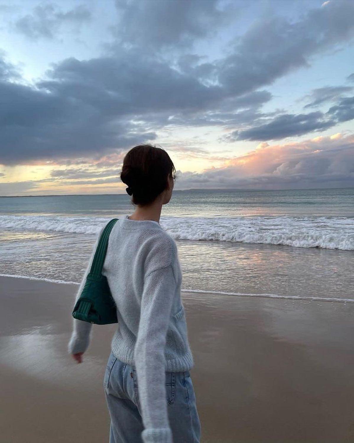 장마 오니까 가디건 준비해☔️🖤 이미지